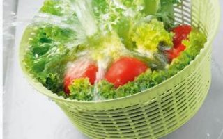 On est fan de l'égouttoir de l'essoreuse à salade Leifheit ComfortLine 23200 qui passe même au lave-vaisselle