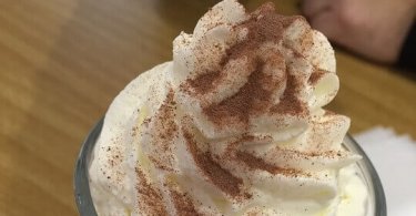 Une belle chantilly réalisée par un siphon de cuisine