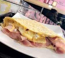 Une galette jambon fromage avec votre crepiere