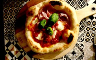 Que vaut cette pelle à pizza en bois fourni avec le four à pizza H.Koenig NAPL350 N